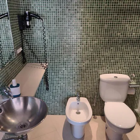 By Paseo De Colon Apartment Hostel *