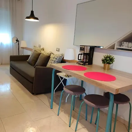 Hostel By Paseo De Colon Apartment *